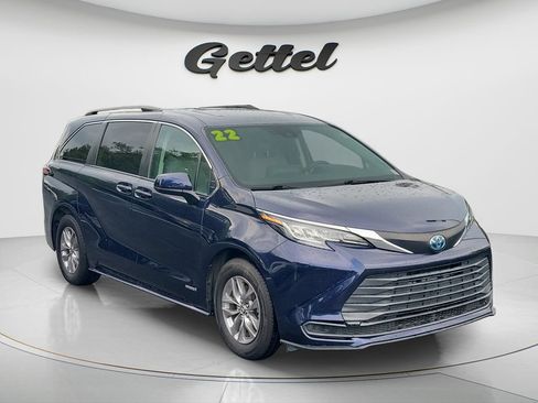 Used 2021 Toyota Sienna LE w/ LE Plus Package AWD/4WD image 3