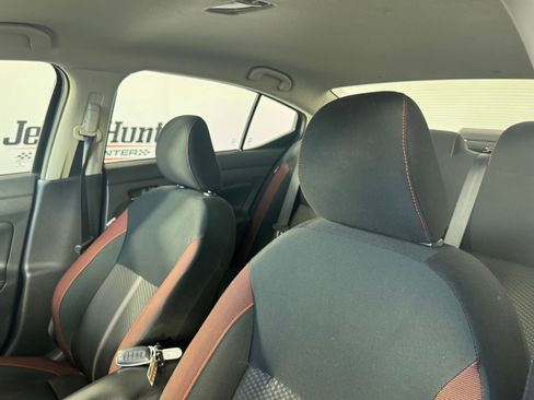 Used 2025 Nissan Versa SR FWD image 10