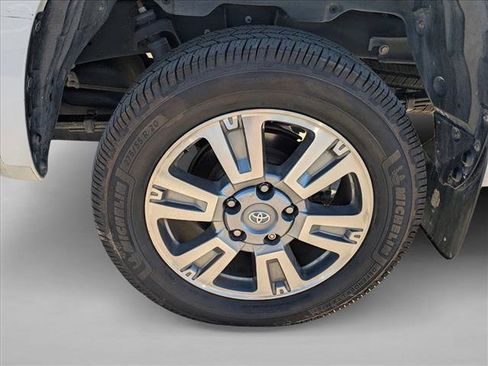 Used 2018 Toyota Tundra Platinum image 9