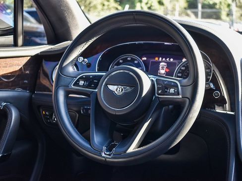 Used 2019 Bentley Bentayga image 14