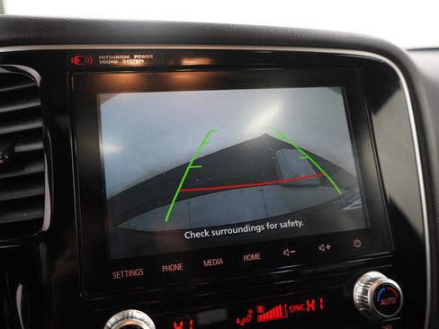 Used 2022 Mitsubishi Outlander 4WD Plug-In Hybrid image 28