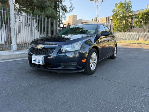 Used 2014 Chevrolet Cruze LS image 2