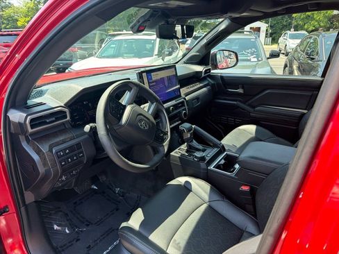Certified 2025 Toyota Tacoma Limited AWD/4WD image 21