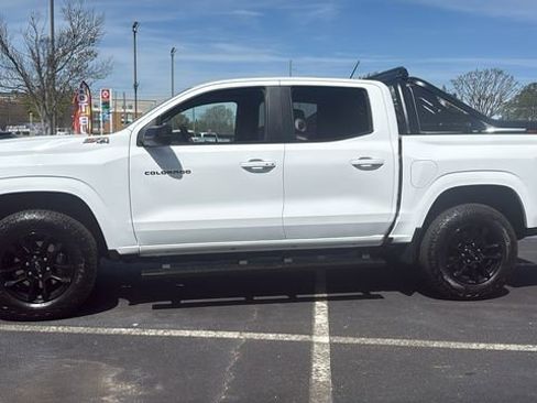 Used 2025 Chevrolet Colorado Z71 w/ Midnight Edition image 4