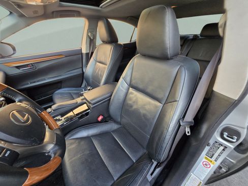 Used 2013 Lexus ES 300h w/ Luxury Pkg FWD image 13