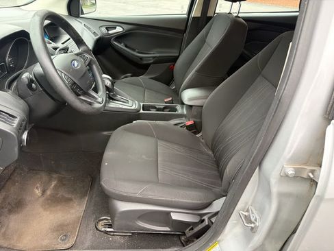 Used 2016 Ford Focus SE FWD image 4