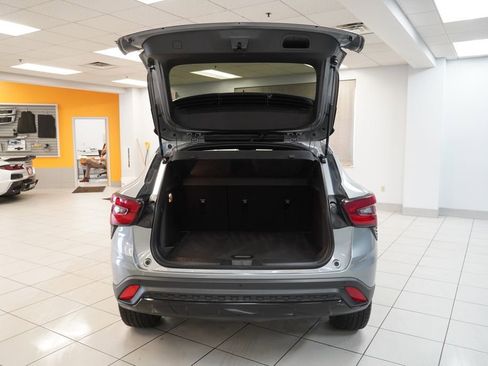 Certified 2025 Chevrolet Trax RS w/ Driver Confidence Package image 9