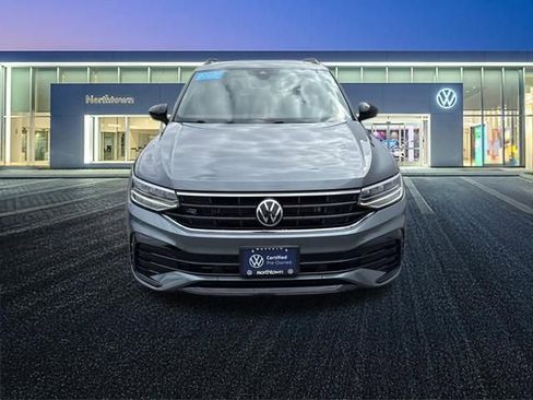 Used 2022 Volkswagen Tiguan SE R-Line image 9