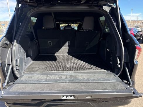 Certified 2025 Lincoln Navigator L Reserve w/ Jet Appearance Package AWD/4WD image 8