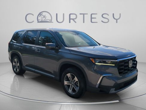 Used 2025 Honda Pilot EX-L image 9