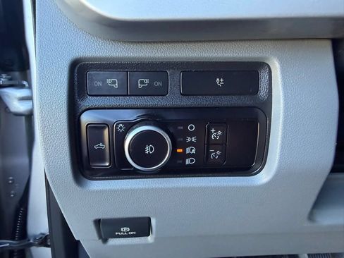 Used 2023 Ford F250 XLT w/ FX4 Off-Road Package AWD/4WD image 15
