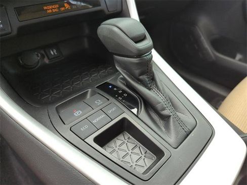 Used 2019 Toyota RAV4 LE image 29