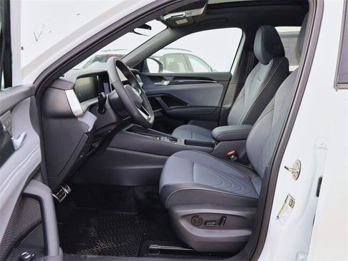 New 2026 Volkswagen Tiguan SE R-Line image 11