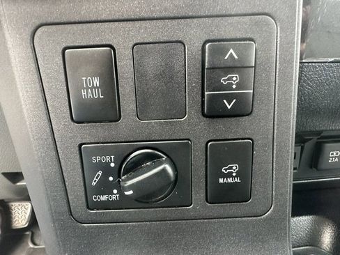 Used 2020 Toyota Sequoia Platinum RWD image 31