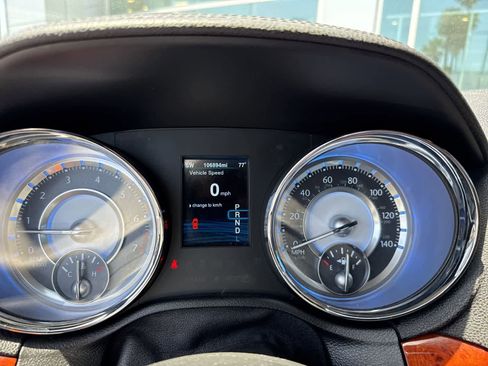 Used 2014 Chrysler 300 RWD image 6