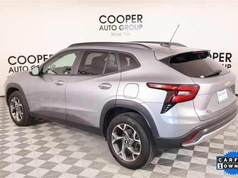 Used 2025 Chevrolet Trax LT w/ LT Convenience Package image 22