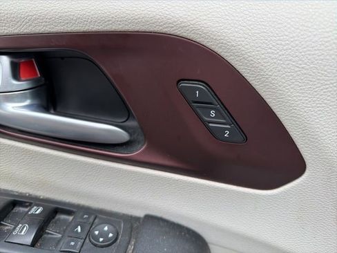 Used 2017 Chrysler Pacifica Limited image 25