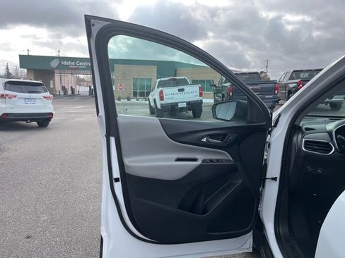 Used 2024 Chevrolet Equinox LS image 27