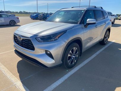 Used 2023 Toyota Highlander XLE