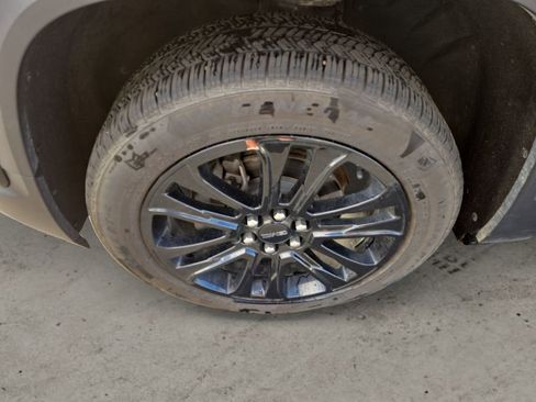 Used 2023 GMC Acadia SLE w/ Driver Convenience Package image 9