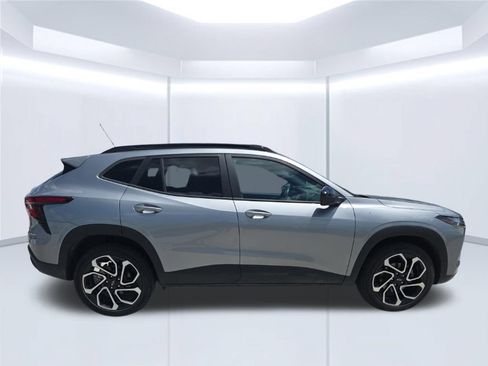 Used 2025 Chevrolet Trax RS w/ Driver Confidence Package FWD image 6