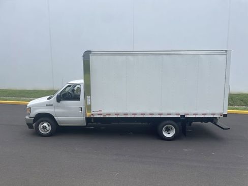 New 2025 Ford E-450 and Econoline 450 Super Duty w/ Driver's Safety Package image 8