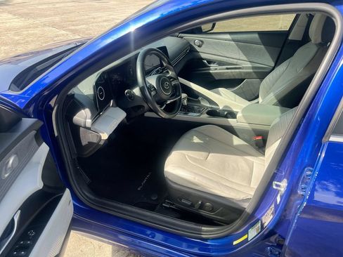 Used 2022 Hyundai Elantra Limited FWD image 12