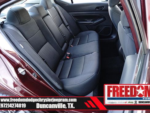 Used 2025 Nissan Altima 2.5 SV FWD image 16