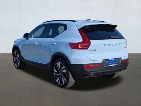 Used 2025 Volvo XC40 B5 Ultra w/ Climate Package image 3