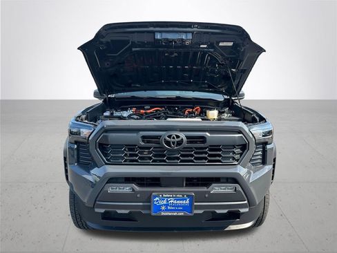 Used 2025 Toyota Tacoma TRD Off-Road w/ TRD Off Road Upgrade Package AWD/4WD image 4