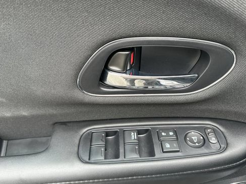 Used 2022 Honda HR-V EX image 11