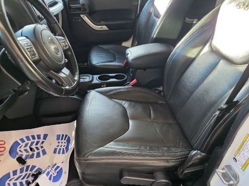 Used 2016 Jeep Wrangler Unlimited Sahara w/ Dual Top Group image 18