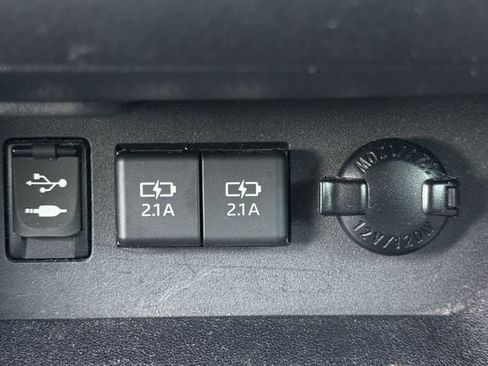 Used 2019 Toyota Highlander XLE AWD/4WD image 22