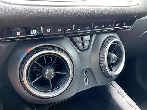 Used 2020 Chevrolet Blazer LT FWD image 31