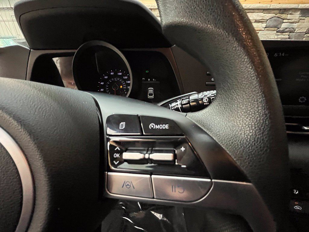 Used 2023 Hyundai Elantra SEL FWD image 44
