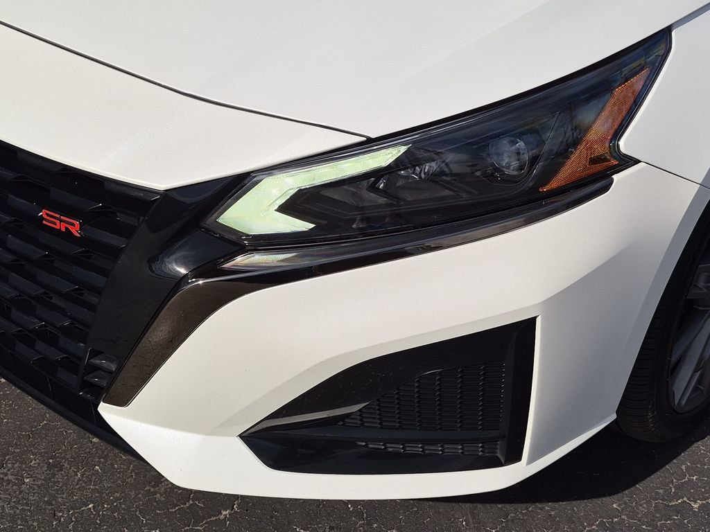 Used 2023 Nissan Altima 2.0 SR FWD image 8