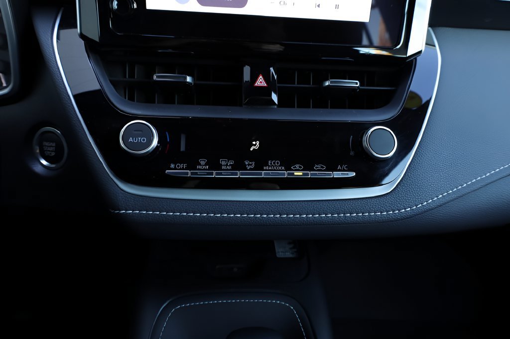 Certified 2025 Toyota Corolla SE w/ SE Package FWD image 37