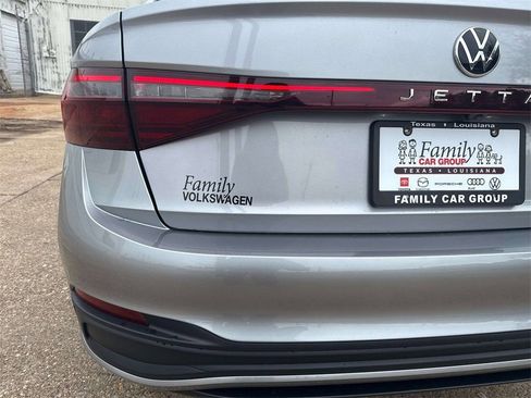 New 2026 Volkswagen Jetta SE FWD image 8