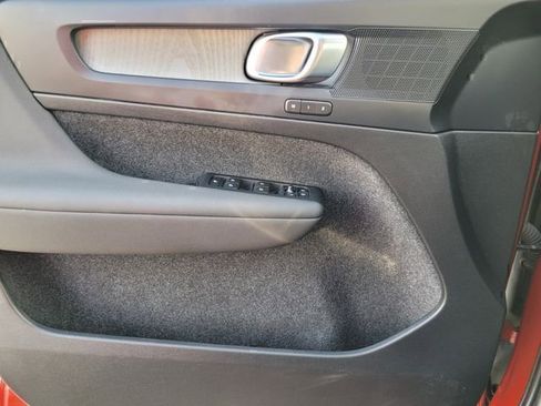 Used 2023 Volvo XC40 B5 Core image 26