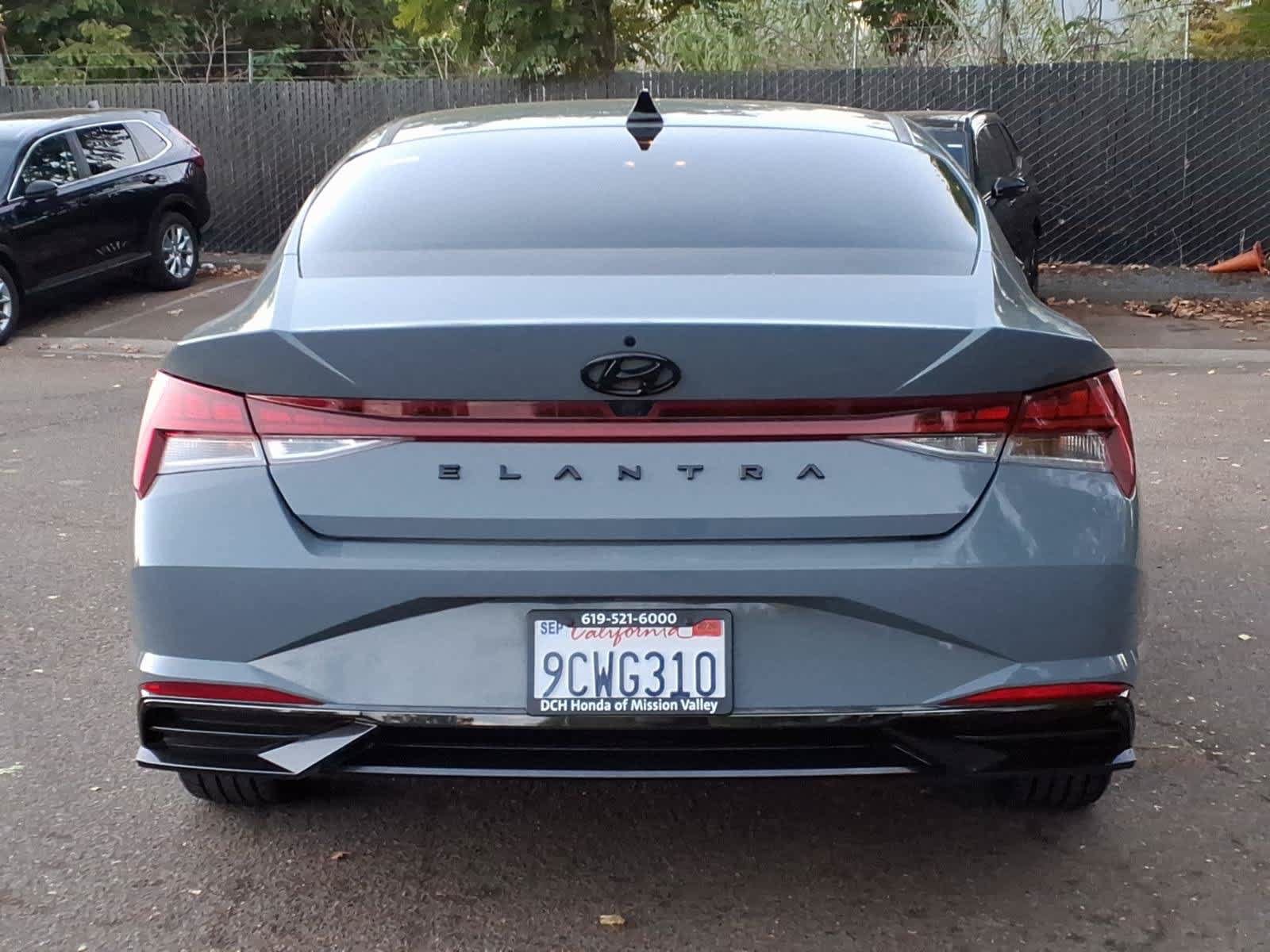 Used 2022 Hyundai Elantra SEL w/ Convenience + Premium Package FWD image 5