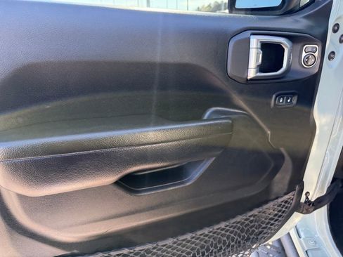 Used 2023 Jeep Wrangler Unlimited Rubicon image 10