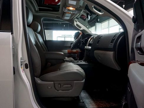 Used 2022 Toyota Sequoia Platinum AWD/4WD image 50