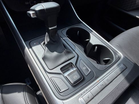 Used 2025 Kia Carnival FWD image 24
