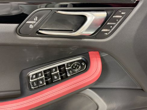 Certified 2026 Porsche Macan AWD/4WD image 23