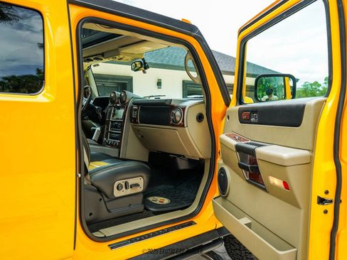 Used 2003 HUMMER H2 w/ Preferred Equipment Group image 41