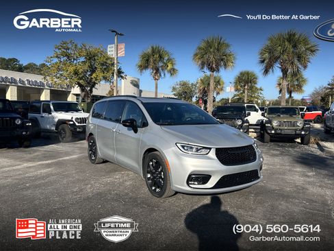 New 2026 Chrysler Pacifica Limited w/ S Appearance Package image 1