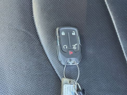 Used 2024 GMC Terrain SLT image 27