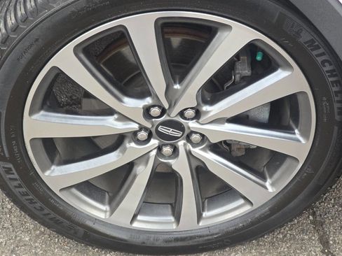 Used 2019 Lincoln Nautilus Select image 10