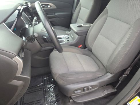 Used 2023 Chevrolet Traverse LT FWD image 5