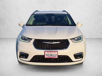 Used 2021 Chrysler Pacifica Touring-L w/ Uconnect Theater Family Group FWD video 2